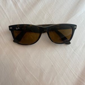 Ray ban new wayfarer tortoise shell sunglasses